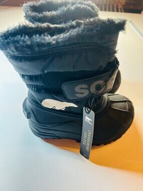 NWT Sorel toddler snow boots size 8 black